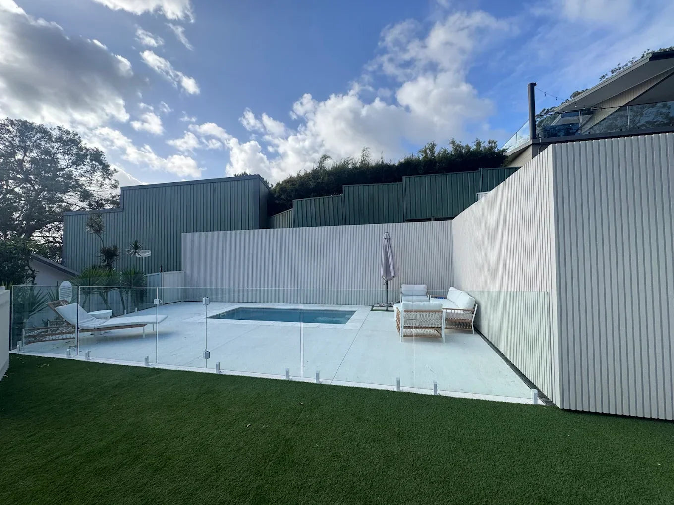 Outdoor Panels vs Traditional Cladding: What’s the Difference?